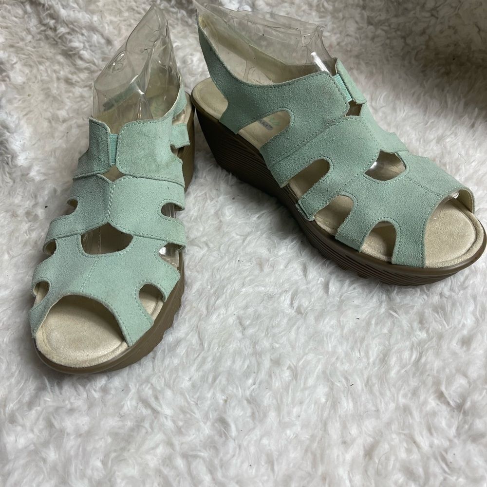 Skechers Mint green Suede  straps Wedges Sandals  Memory Foam Size 9.5W - Picture 2 of 10